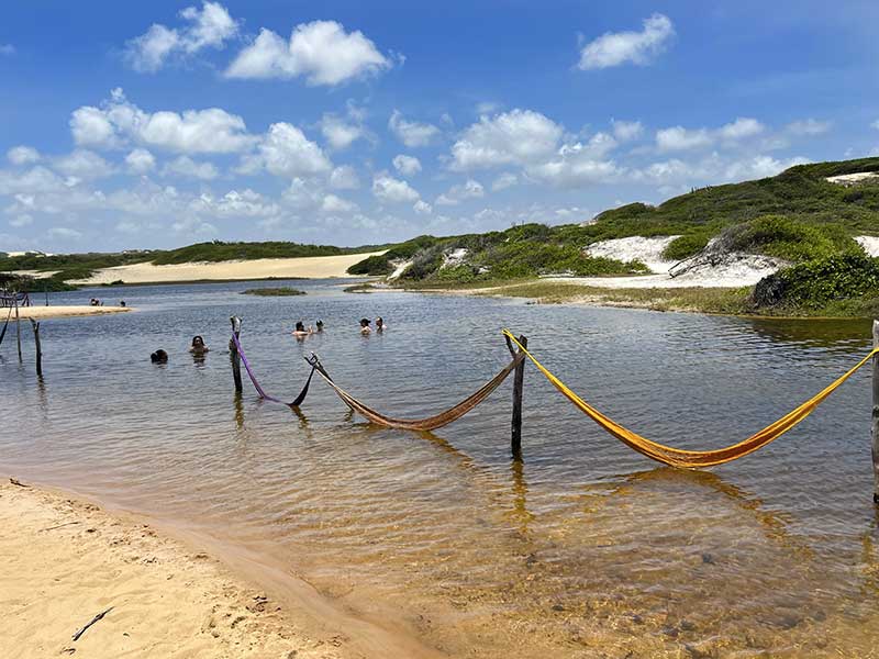 Lagoas em Natal: Redes coloridas na Lagoa de Pratagy