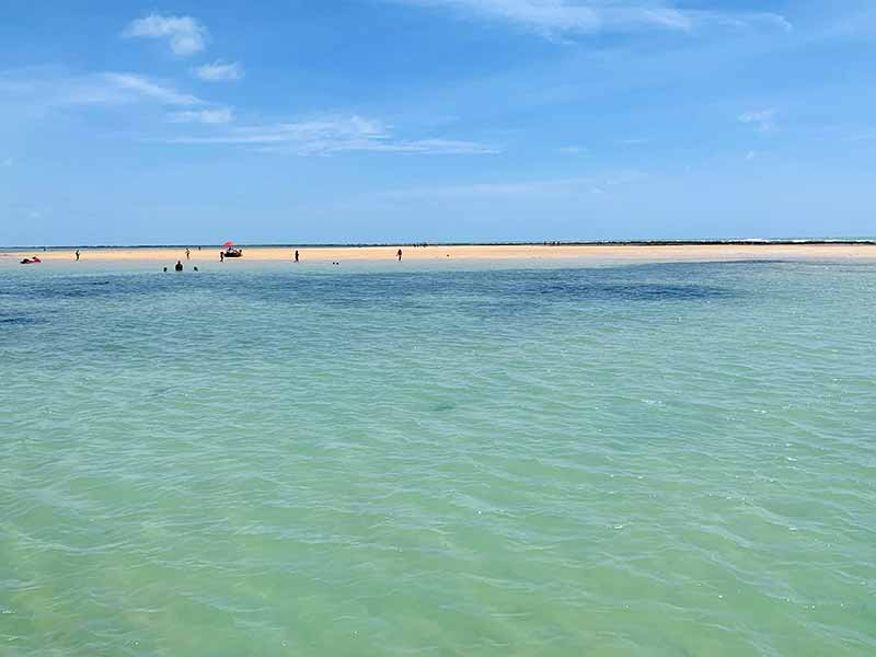 Visa da ilha de Areia Vermelha em João Pessoa na chegada de barco