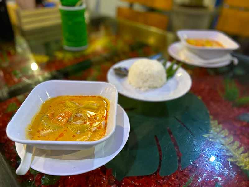 Panang, prato tailandês com curry, no restaurante Sawasdee