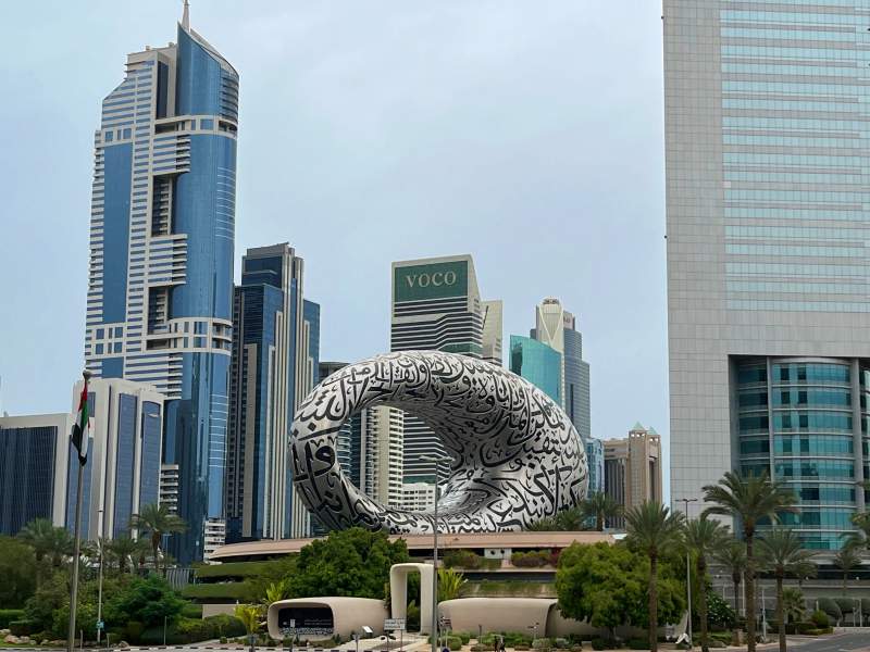 Fachada do Museu do Futuro nos Emirados Árabes Unidos