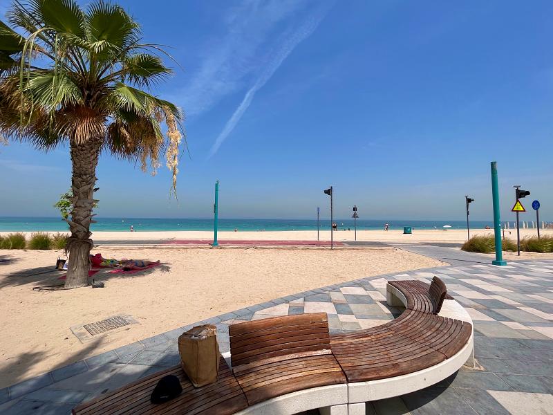 Calçadão em uma das praias de Dubai, a Kite Beach