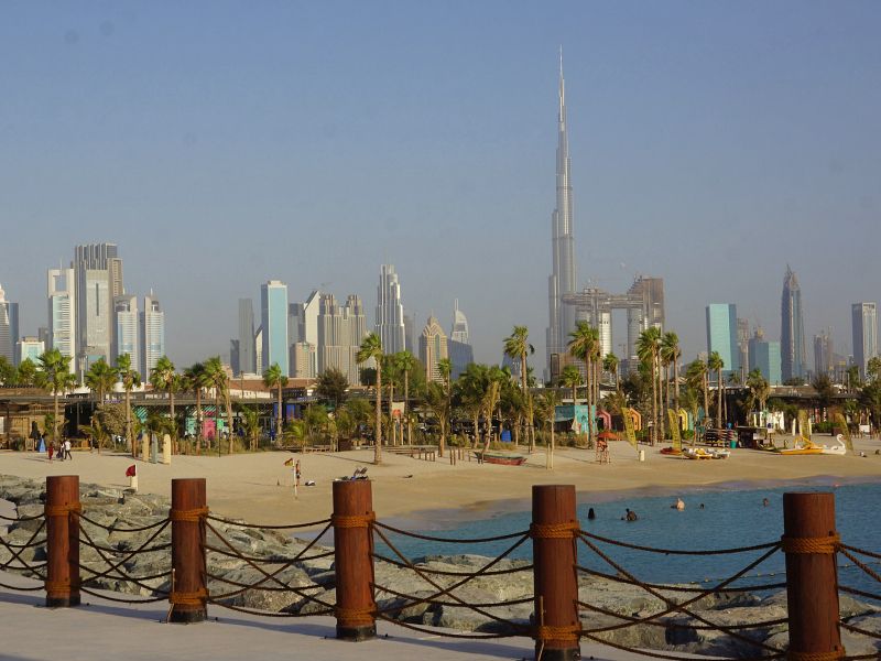 Burj Khalifa visto a partir de La Mer Beach, uma das praias de Dubai