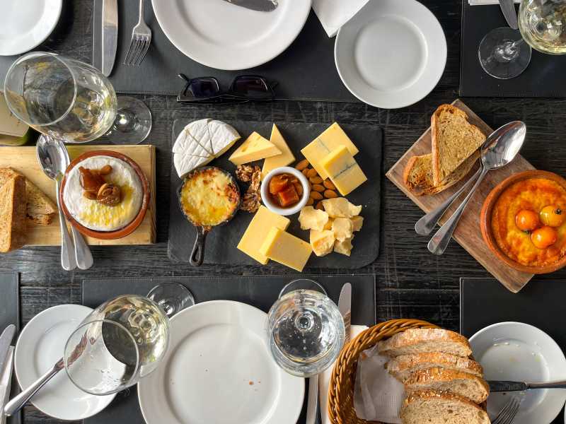 Mesa com queijos Narbona, no Uruguai
