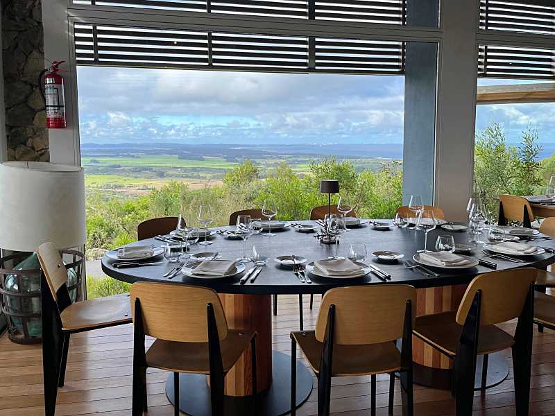 Mesa com vista do restaurante Las Espinas, ótima pedida em Punta del Este no inverno