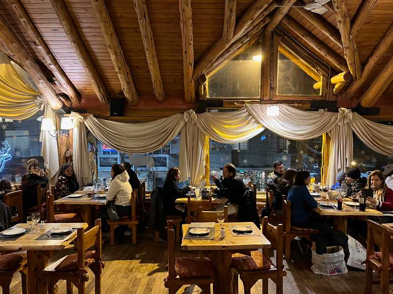 Ambiente do Família Weiss, um dos melhores restaurantes em Bariloche