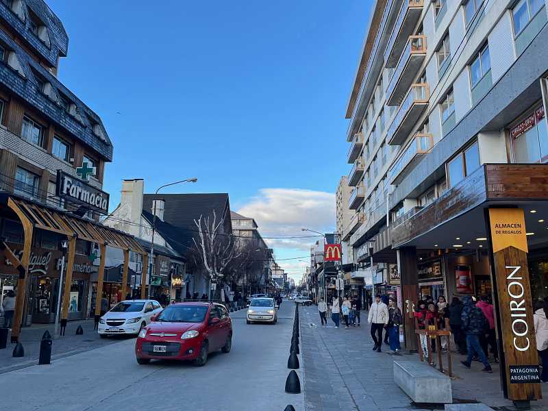 Fachada de lojas da Calle Mitre em Bariloche