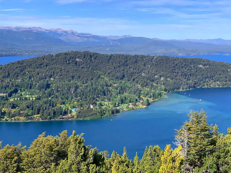 Lagos e montanhas vistos a partir do Cerro Campanário em Bariloche