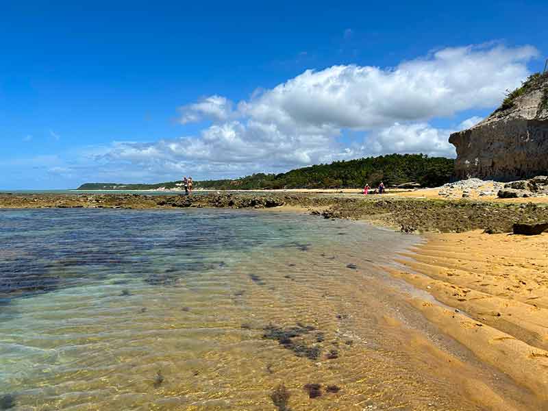 Piscinas naturais cristalinas da praia do Espelho