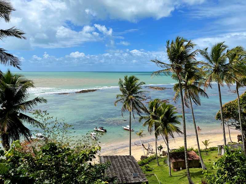 Vista da Praia do Satu em Caraíva do alto de um mirante