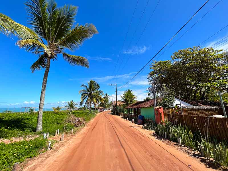 Caminho de terra para a Ponta do Corumbau, na Bahia