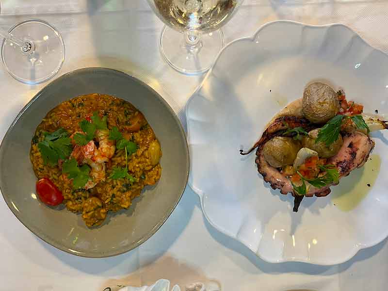 Arroz de camarão com bisque e coentro e polvo assado do Gadanha Restaurante, em Extremoz, dica de restaurante no Alentejo