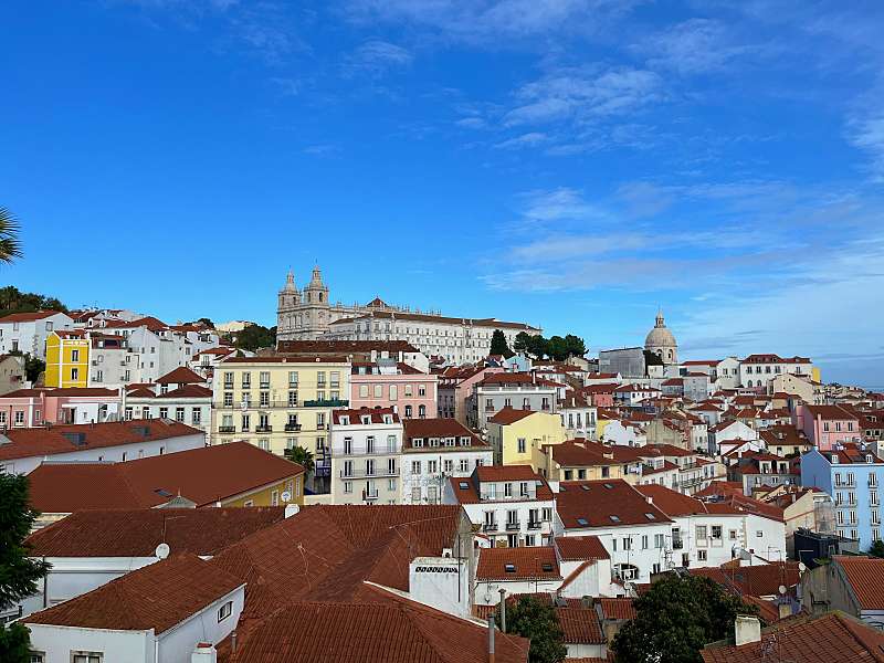 Miradouro de Santa Luzia é um bom lugar pra ir durante uma conexão em Lisboa