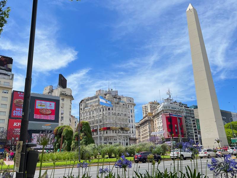Vista do Obelisco, um dos pontos a se conhecer numa parada de navio em Buenos Aires