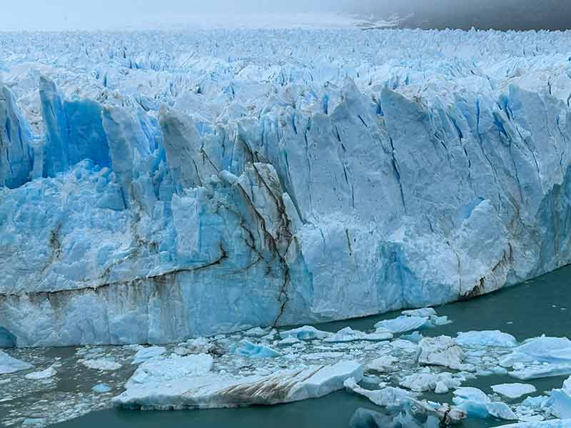 Perito Moreno em dia nublado em El Calafate, na Argentina