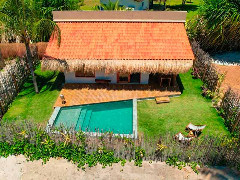 Vista área de bangalô da Monan Boutique Hotel na Praia de Lages, Alagoas