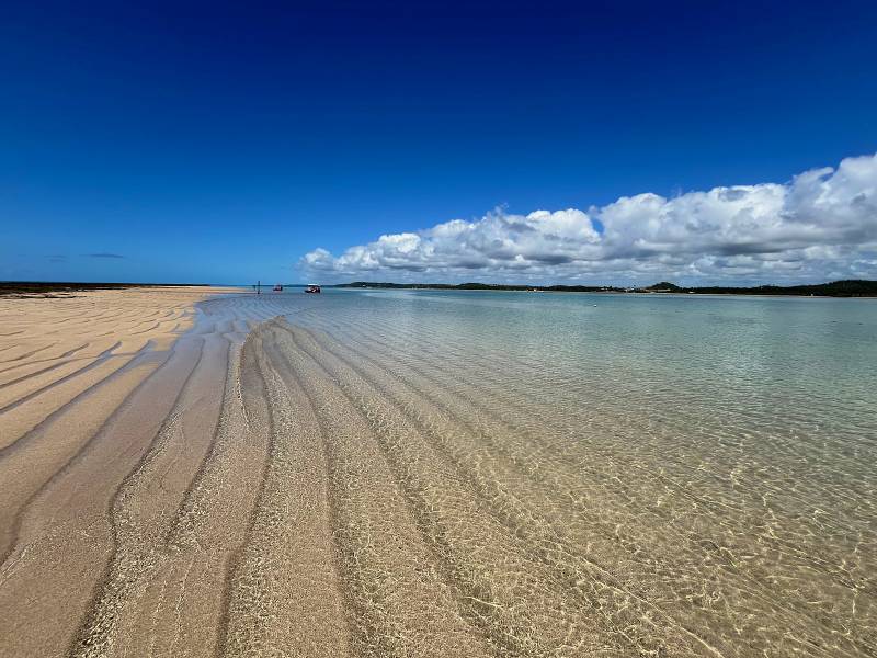 Vista das águas transparentes da Croa de São Bento em Maragogi