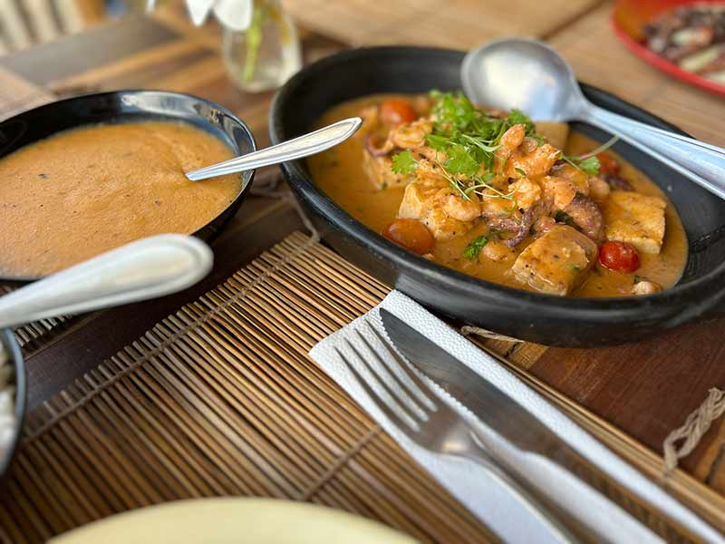 Moqueca de frutos do mar do No Tacho, dica de restaurante perto de São Miguel dos Milagres