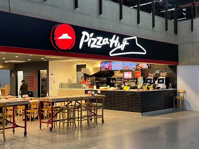 Fachada da unidade da Pizza Hut no Terminal 2 do GRU Airport, em São Paulo