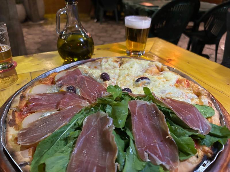 Pizza de parma e catupiry do Chopp 40, dica de restaurante em Serra Negra
