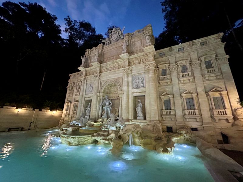 Fontana di Trevi, dica de o que fazer em Serra Negra, à noite com iluminação especial