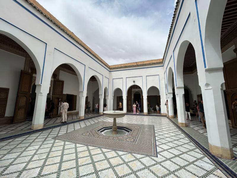 Área externa do Palácio Bahia com arquitetura marroquina