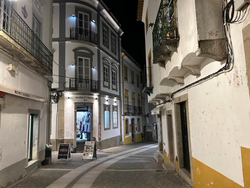 Ruelas vazias de Évora, dica de o que fazer no Alentejo, durante à noite