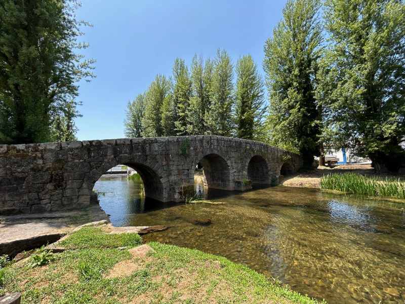 Ponte Quinhentista, dica de o que fazer no Alentejo, em dia de céu azul em Marvão