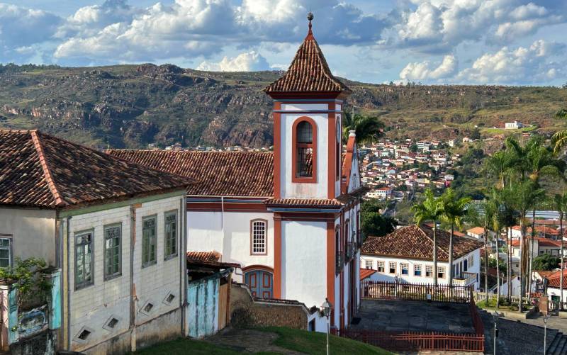 Igrejas e casas vistas de cima no centro histórico de Diamantina