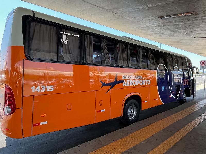 Ônibus convencional que faz o trajeto Rodoviária de BH até o aeroporto de Confins