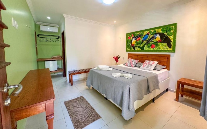 Quarto da Pousada Aldeia Maracajaú, dica de onde ficar em Maracajaú, com cama de casal e ar-condicionado