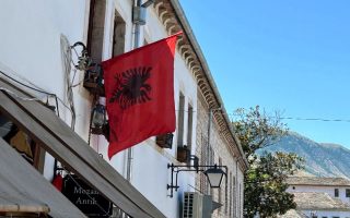 Bandeira da Albânia em Gyrokaster
