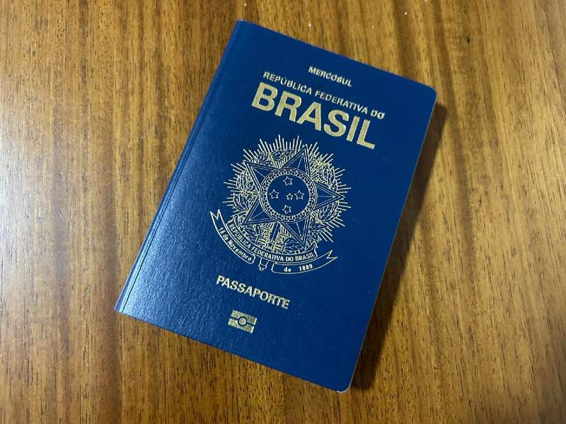 Passaporte brasileiro, um dos documentos para entrar na Albânia