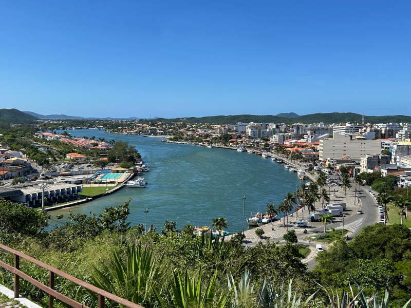 Vista de Cabo Frio através do Morro da Guia