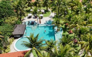 Área da piscina e do jardim da Privê Pontal de Maracaípe vista de cima