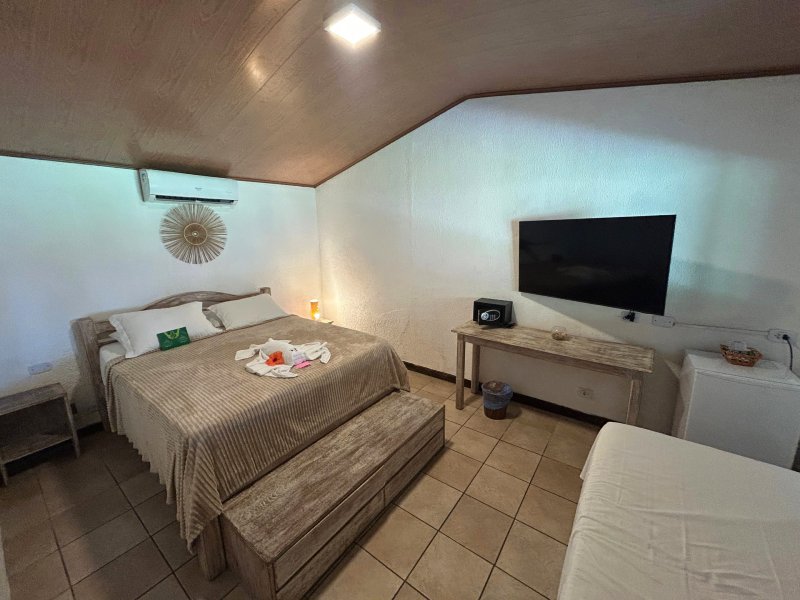 Quarto da Privê Pontal de Maracaípe, dica de onde ficar em Maracaípe, com cama de casal e TV