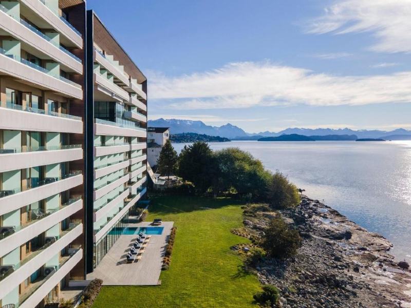 Vista do Radisson Blu, dica de hotel em Bariloche, para o lago Nahuel Huapi