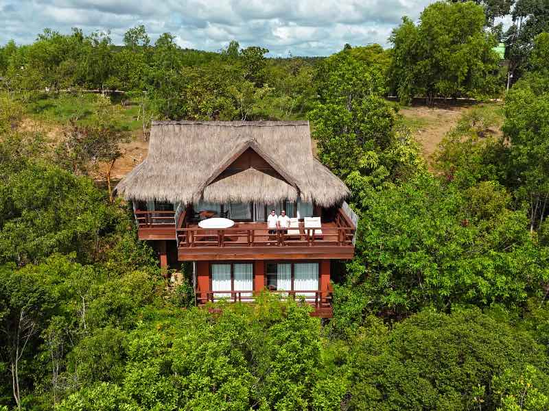 Ecolodge Praia de Gravatá visto por cima com banheira de ofurô no terraço