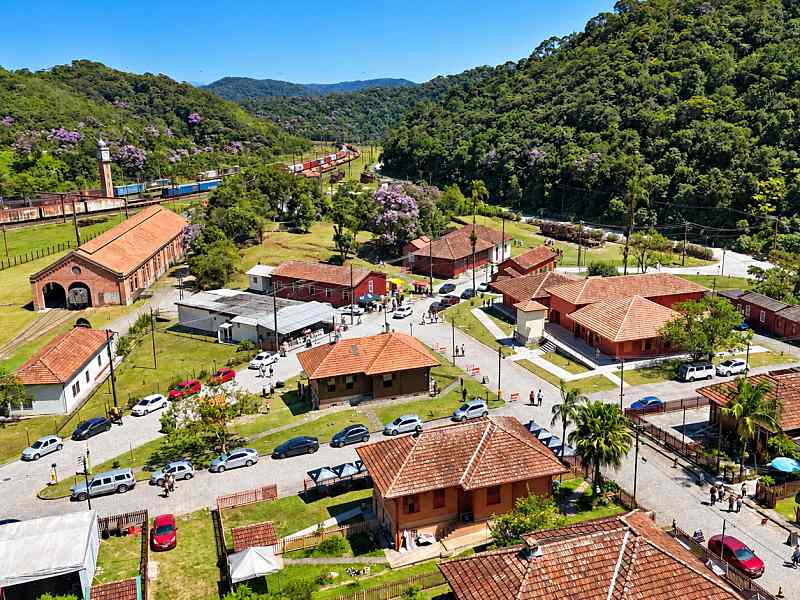 Vista aérea de Paranapiacaba em dia ensolarado